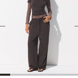 NWT skims straight leg pants